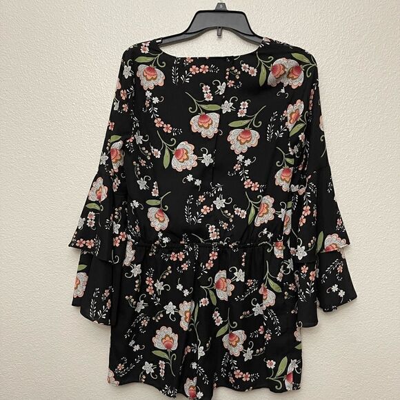 Kaari Blue Floral Shorts Romper Size 2 - Picture 2 of 7